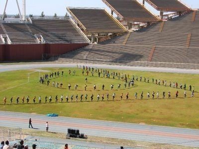Mmabatho Stadium, Mafikeng:
Johennaesburg derbilerinin oynandığı stad şu anda 59.000 kişi alıyor. Stadda maraton tribünlerinin önce yapıldığı düşünülüyor. Tribünlerin iki tarafına terastan bozma kare platformların yerleştirilmesiyle benzerine rastlanmayan bu hale geldi.