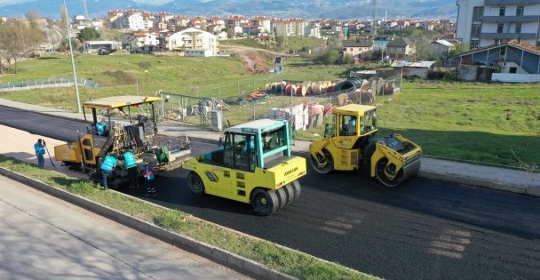 Büyükşehirin A Takımı ve Yol Bakım Timlerinde dur durak yok;  Kocaelide yol, onlardan sorulur