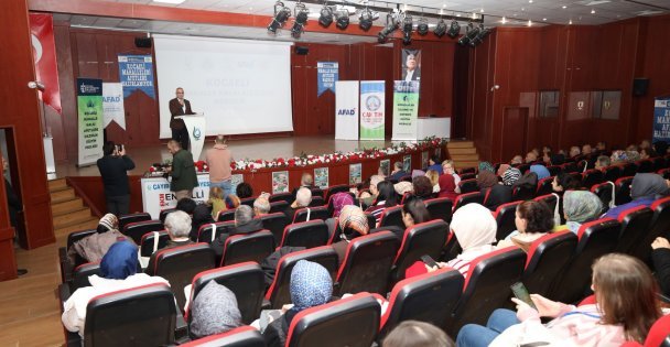 Çayırova'da afetlere hazırlık eğitimi verildi;  Büyükşehir, Çayırova'yı olası afetlere hazırladı