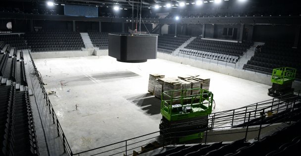 Çayırova'nın yeni spor salonunda koltuk montajı tamam