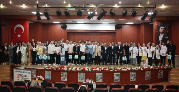 Çiftçi, üniversiteyi kazanan öğrencilerle bir araya geldi