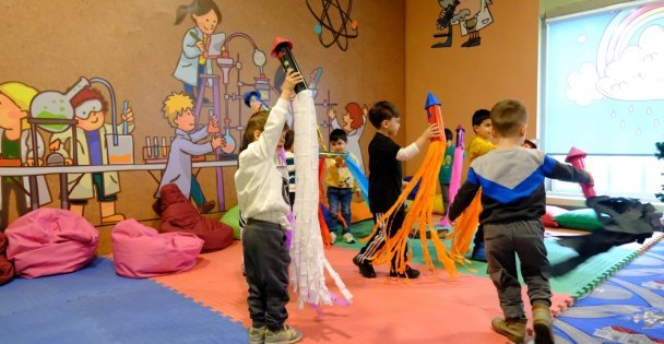 Minikler, Dünya Mucit Çocuklar Gününde bilimle buluştu;  Lokomotif Çocuk Köyünün minikleri bilimin izinde