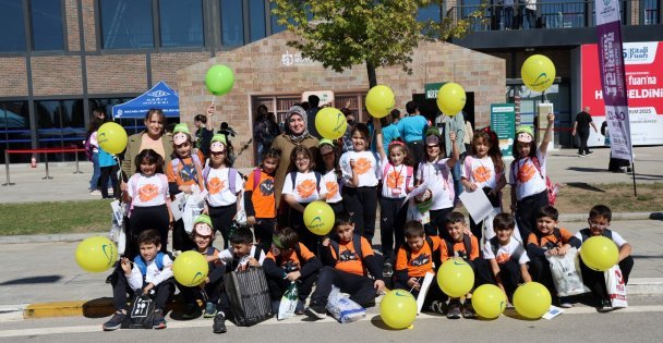 Öğrenciler, Kitap Fuarı'na koşuyor