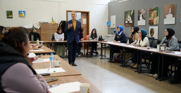 Ressam Cemal Toy, renklerin şifasını Kocaeli'ye taşıdı