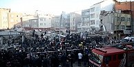 Zeytinburnu'nda bina çöktü!